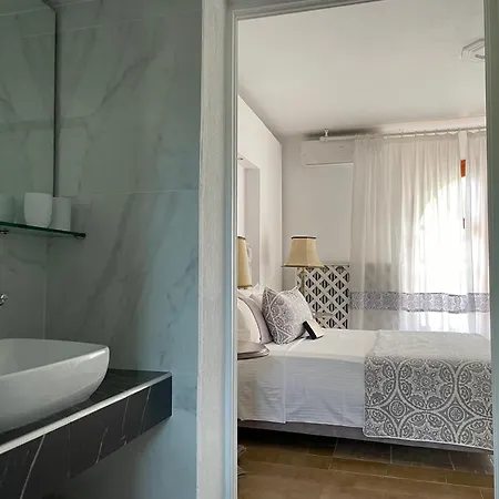 Villa Byblos Mare-the Exclusive Front Skala Sotiros